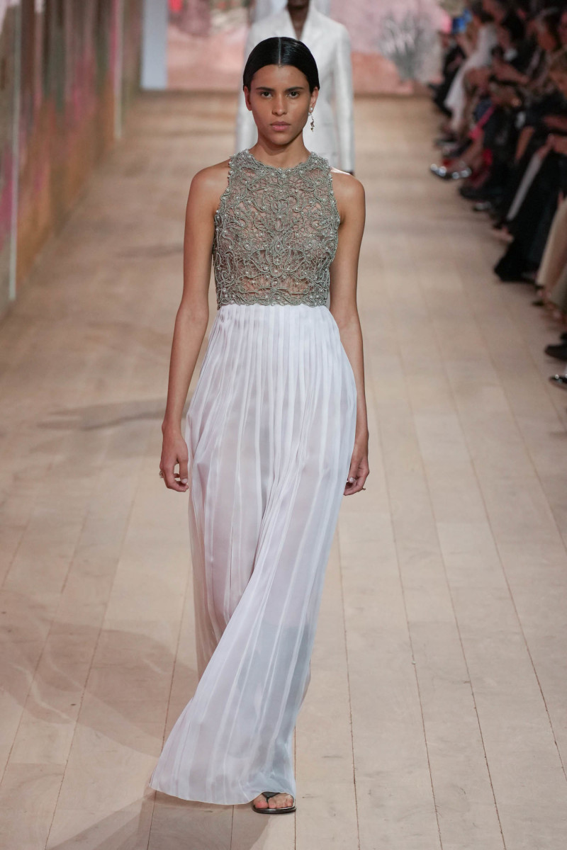 Dior Presents a Neutral-Toned, Greek Goddess-Inspired Couture ...