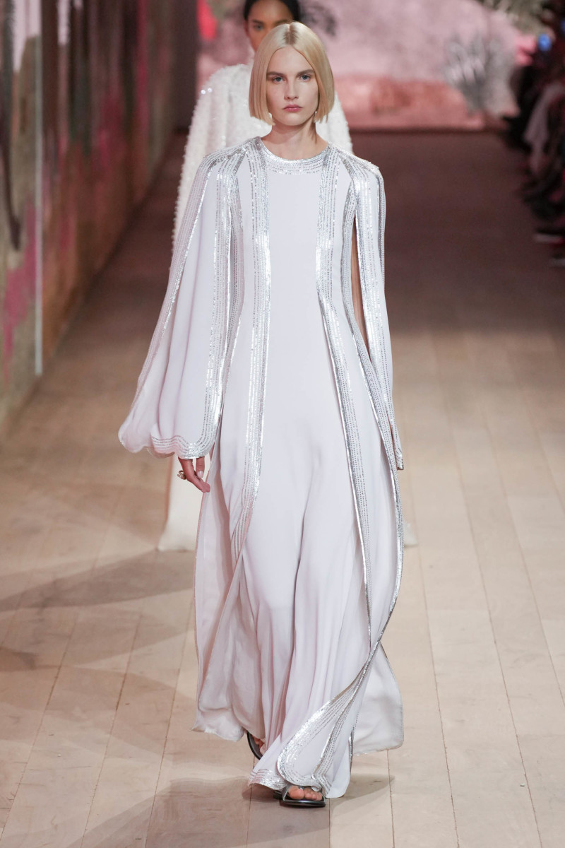 Dior Presents a Neutral-Toned, Greek Goddess-Inspired Couture ...