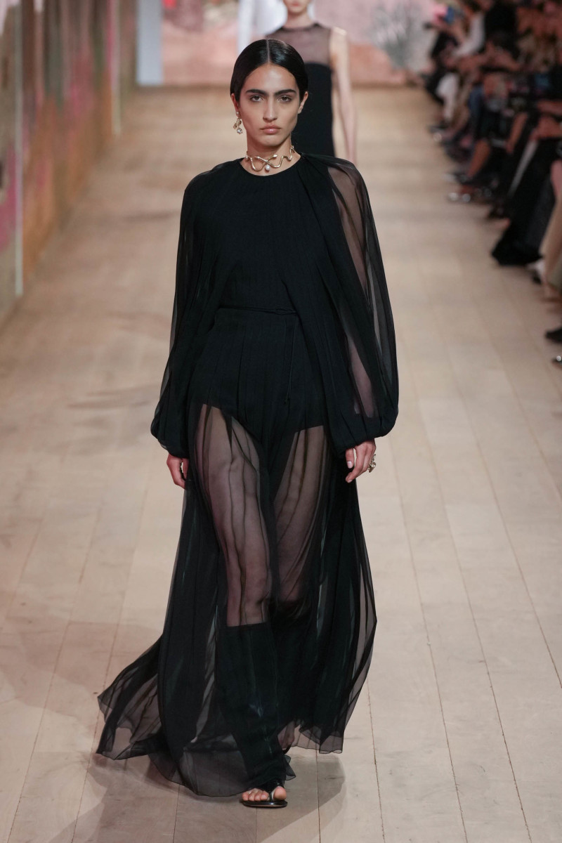 Dior haute couture Fall-Winter 2024 : A contemporary ode to goddesses of  Antiquity - LVMH