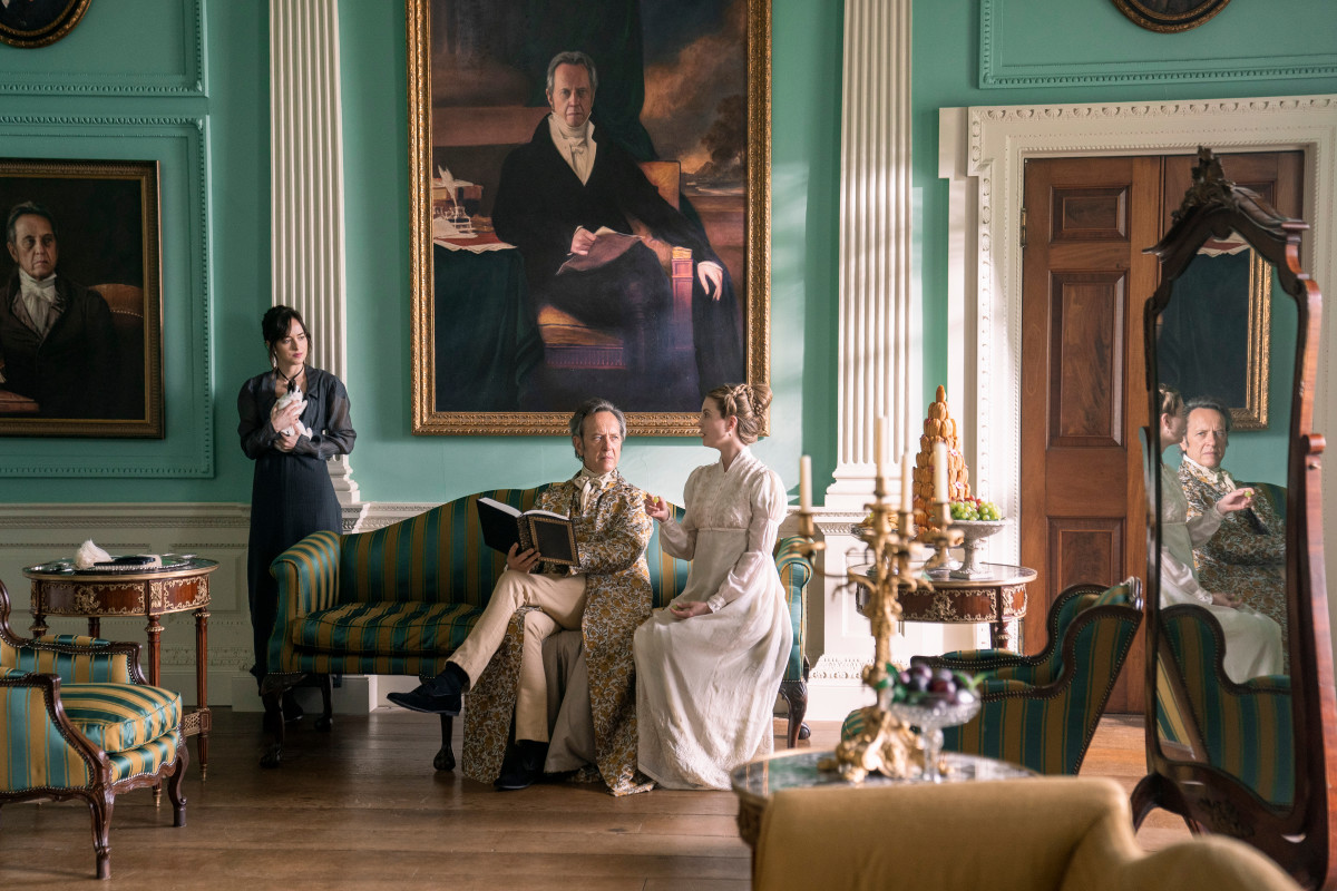 Anne Elliot (Dakota Johnson), Sir Walter Elliot (Richard E. Grant) and Elizabeth (Yolanda Kettle) in their grand home, Kellynch.