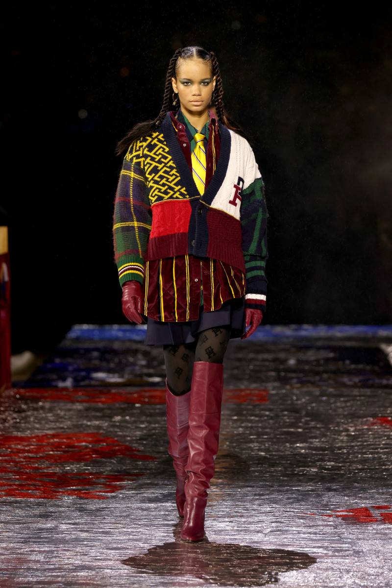 Tommy Hilfiger Fall 2022-2023 - Tommy Factory - RUNWAY MAGAZINE