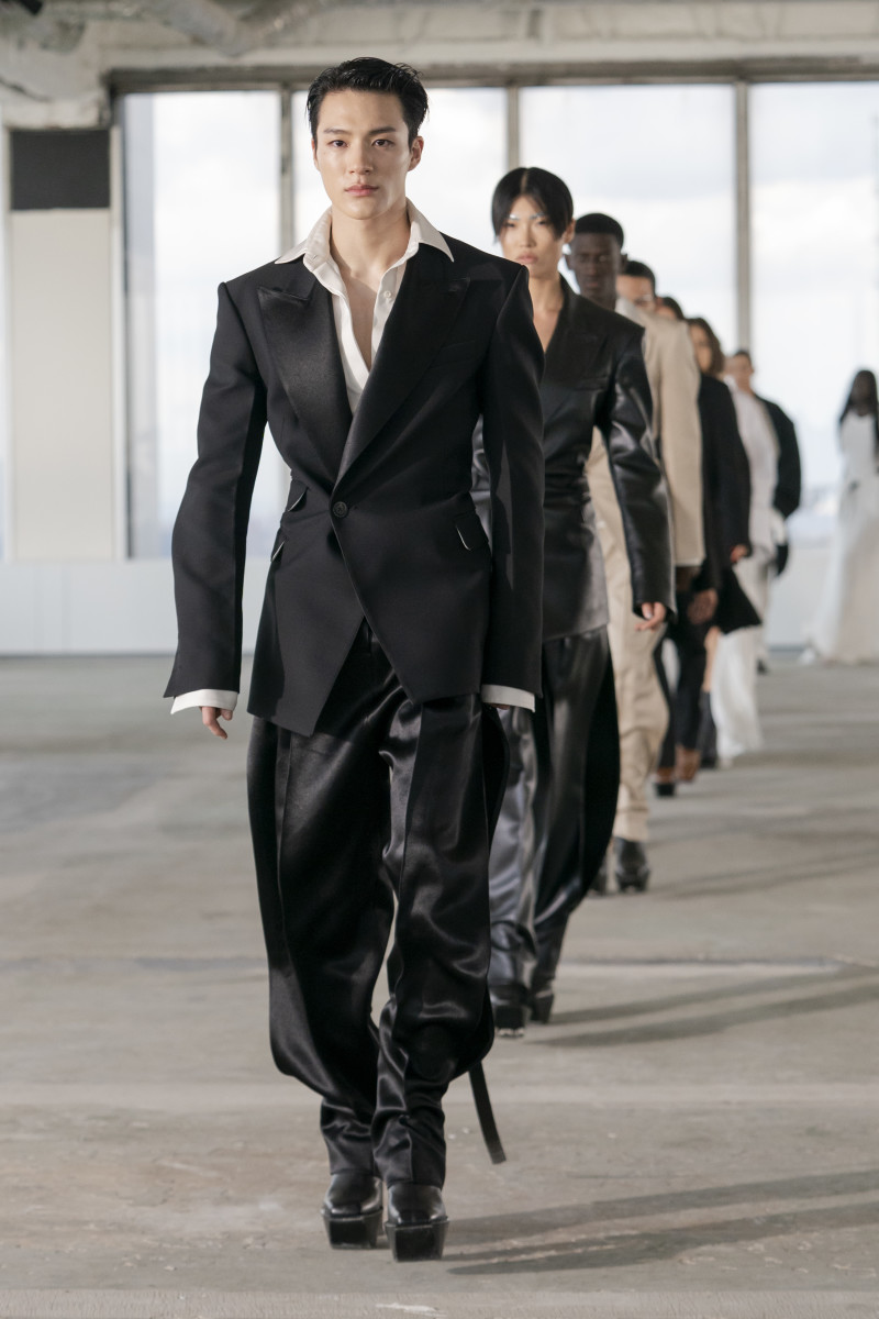 Genre enkel Pakistan Peter Do Taps Korean Celebs to Debut Menswear for Spring 2023 - Fashionista