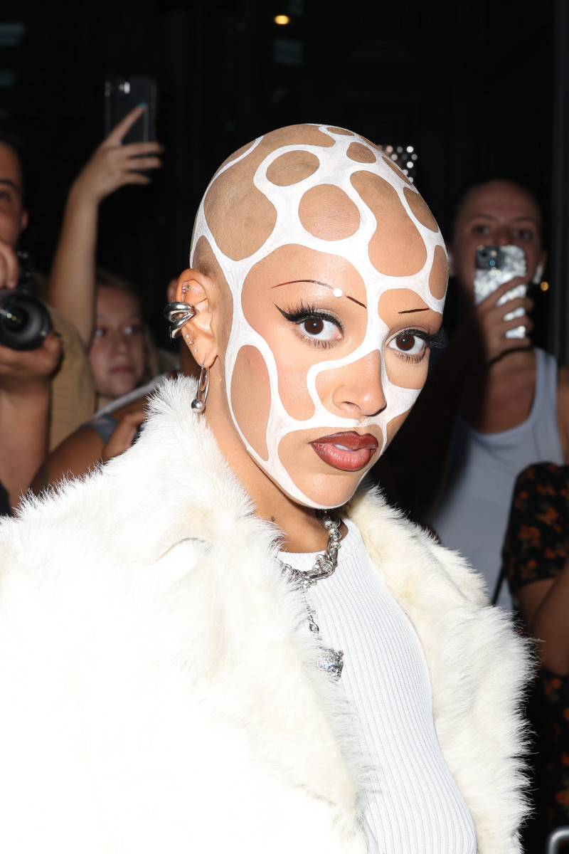 Doja Cat Wore Blue, White Face Paint at Paris Fashion Week Show