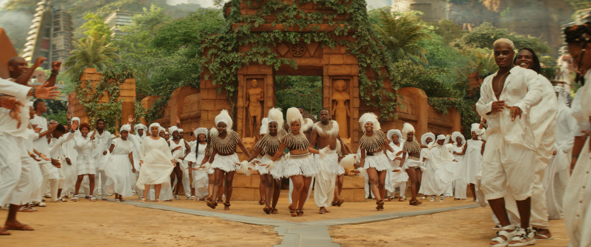 Dancers celebrate the life of King T'Challa.