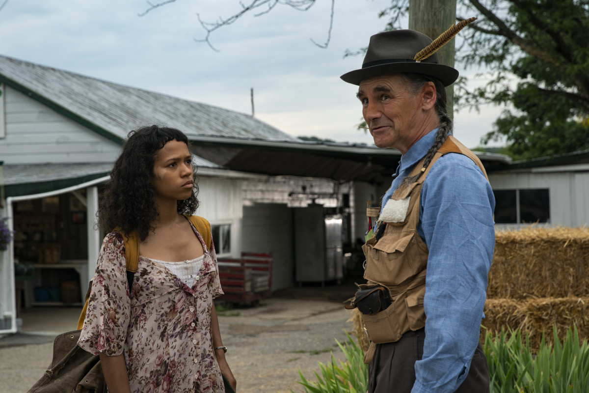 Maren encounters veteran cannibal Sully (Mark Rylance), who wears his 'tokens' and 'trophies' on a fisherman's vest. 'I think Sully shows what Lee could be like in a far future had he lived alone all his life, too,' says Piersanti.