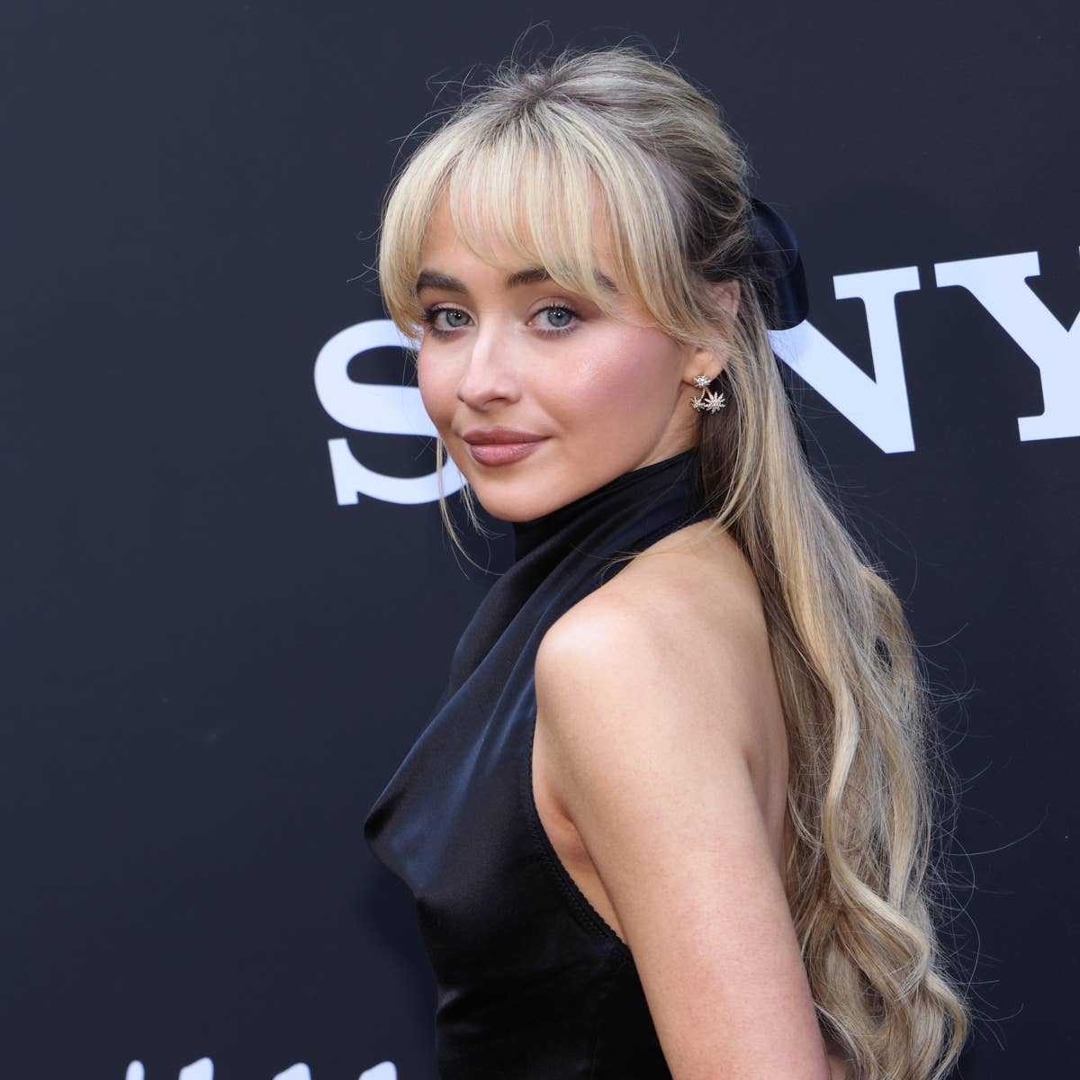Sabrina Carpenter Bangs And 6 Other 2024 Hair Trends Explained Sabrina Carpenter Bangs And 6 Other 2024 Hair Trends Explained