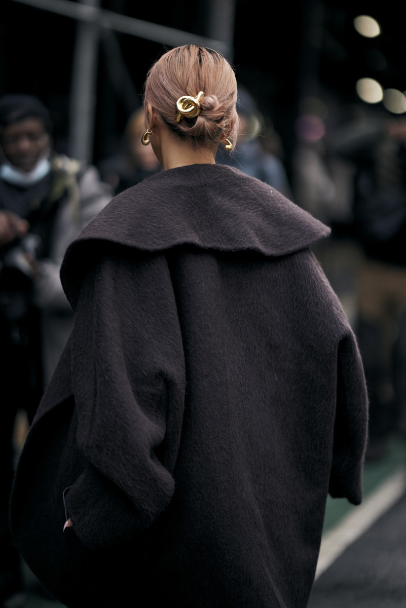 The 32 Best Beauty Looks From New York Fashion Week Street Style   Nyfw Fall 2024 Beauty Street Style Hair Makeup 30 