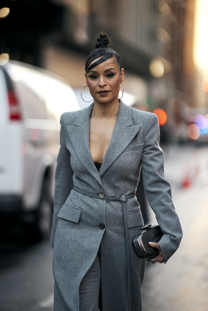 The 32 Best Beauty Looks From New York Fashion Week Street Style   Nyfw Fall 2024 Beauty Street Style Hair Makeup 31 