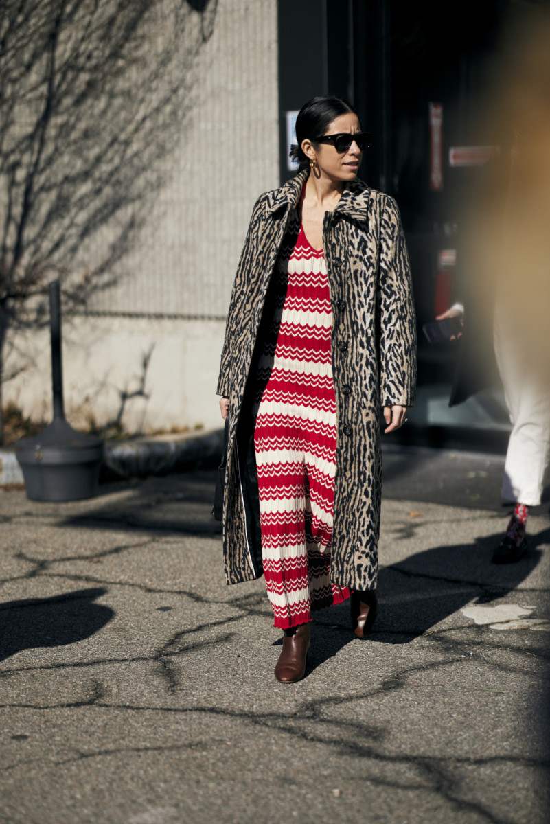 Showgoers Stuck To Shades Of Grey For The Final Day Of New York Fashion   New York Fashion Week Fall 2024 Street Style 14 