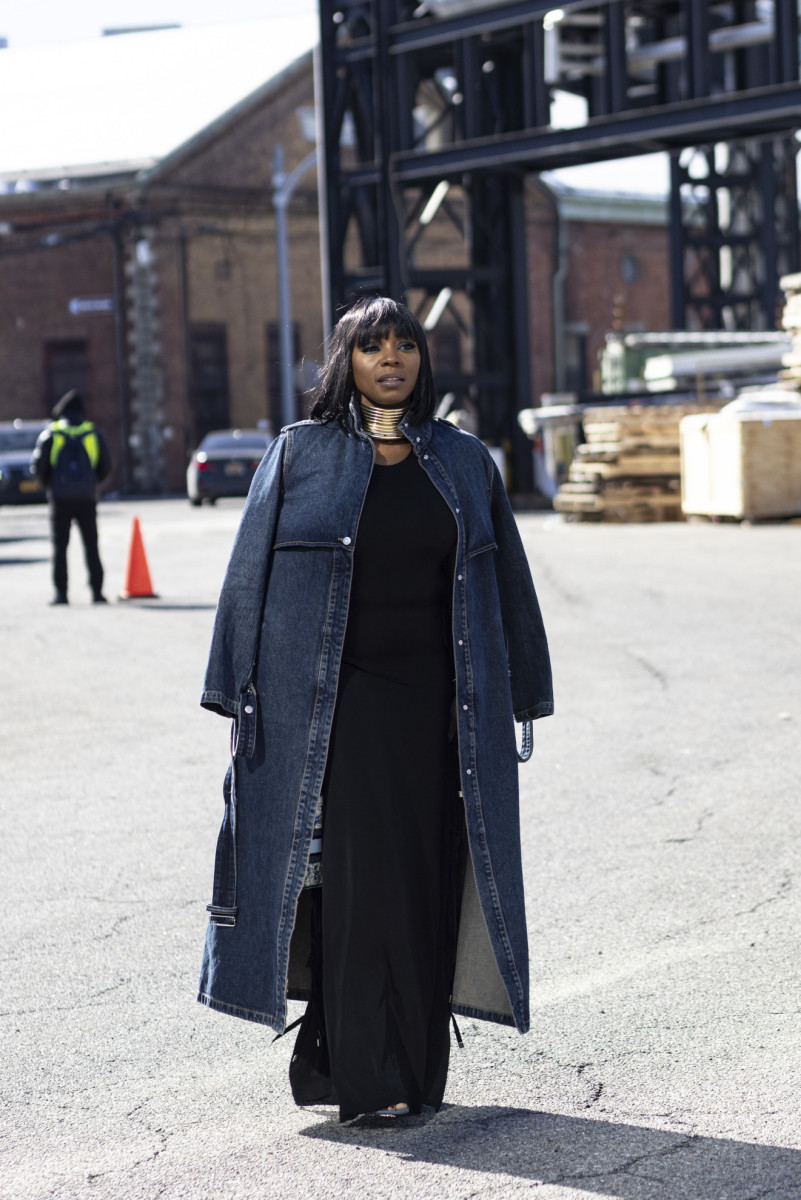 Showgoers Stuck To Shades Of Grey For The Final Day Of New York Fashion   New York Fashion Week Fall 2024 Street Style 36 