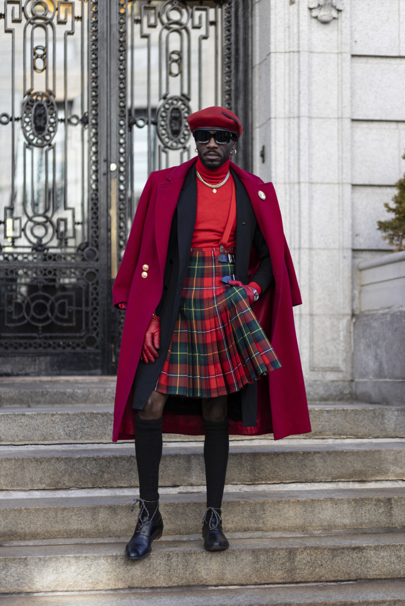 Showgoers Stuck To Shades Of Grey For The Final Day Of New York Fashion   New York Fashion Week Fall 2024 Street Style 44 