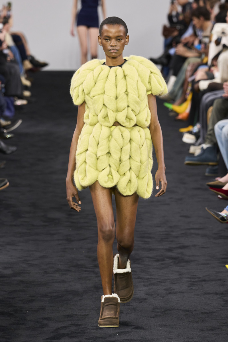 Jonathan Anderson Puts The Infinite Possibility Of Knits On Display For   Jw Anderson Fall 2024 1 