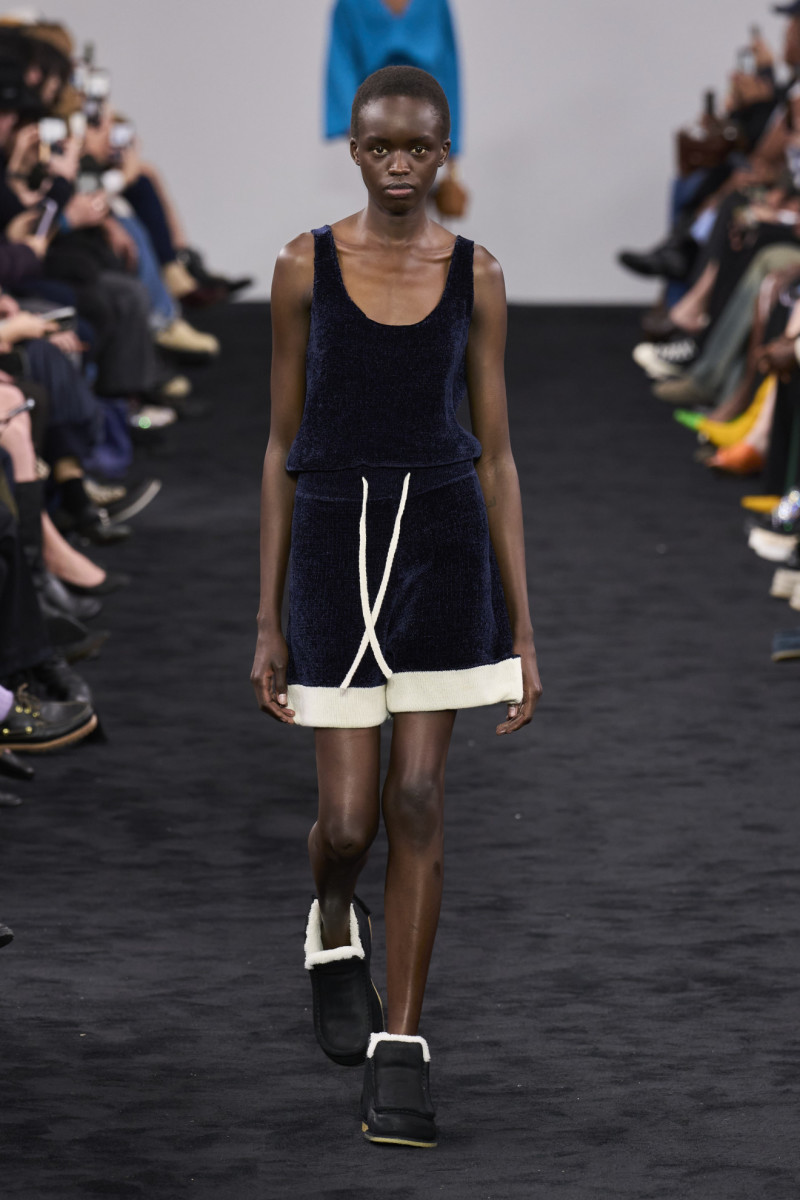 Jonathan Anderson Puts The Infinite Possibility Of Knits On Display For   Jw Anderson Fall 2024 8 