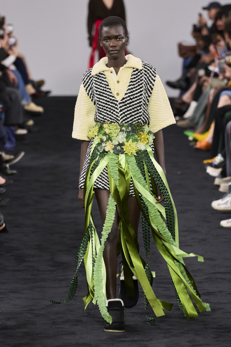 Jonathan Anderson Puts The Infinite Possibility Of Knits On Display For   Jw Anderson Fall 2024 12 