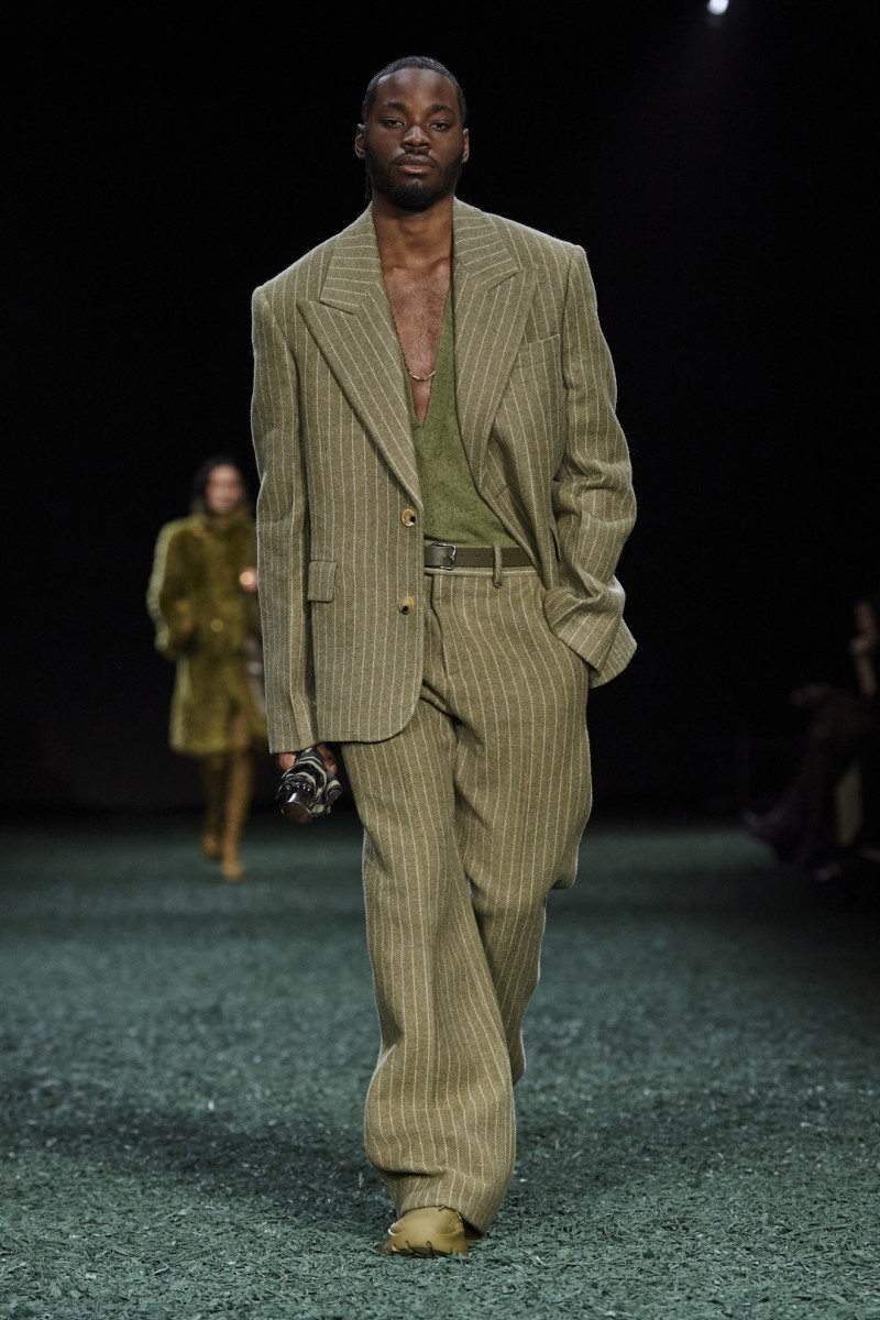 Daniel Lee Continues to Focus on Outerwear for Burberry Fall 2024 ...