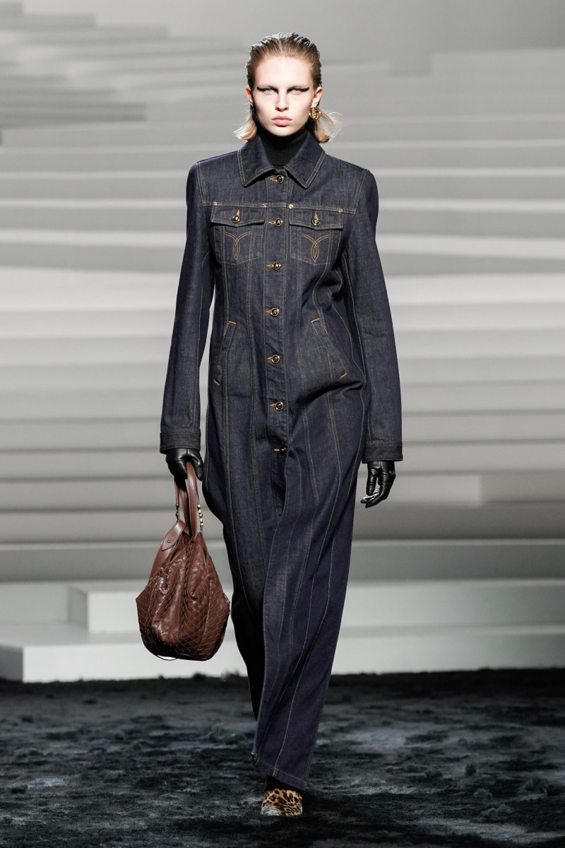 Versace Gives Its Power Suiting A Punk Twist For Fall 2024 Fashionista   Versace Fall 2024 29 