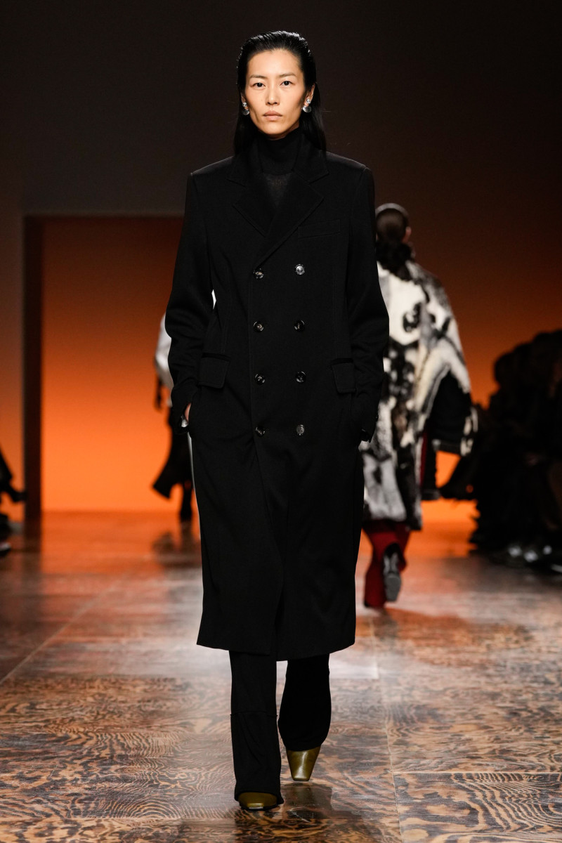 Matthieu Blazy Moves With Intention for Bottega Veneta Fall 2024 ...