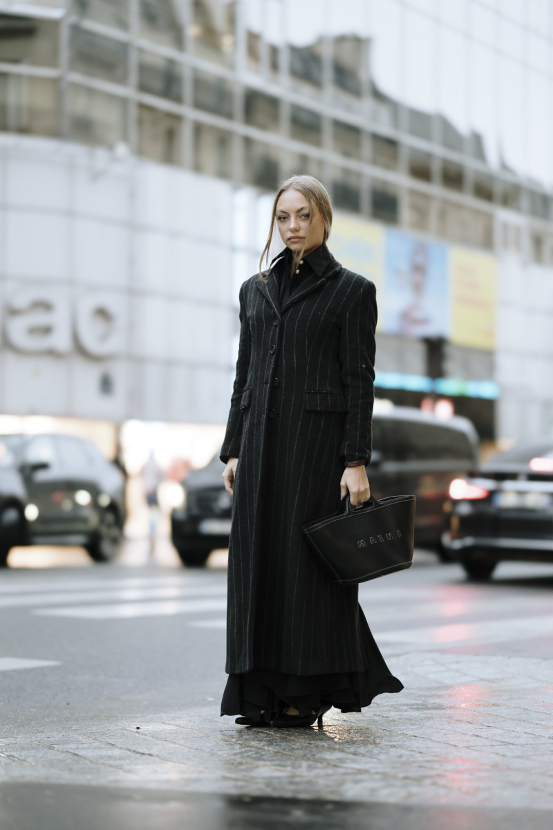Trench coat - maxi dress  Fashion, Fashion week street style, Style