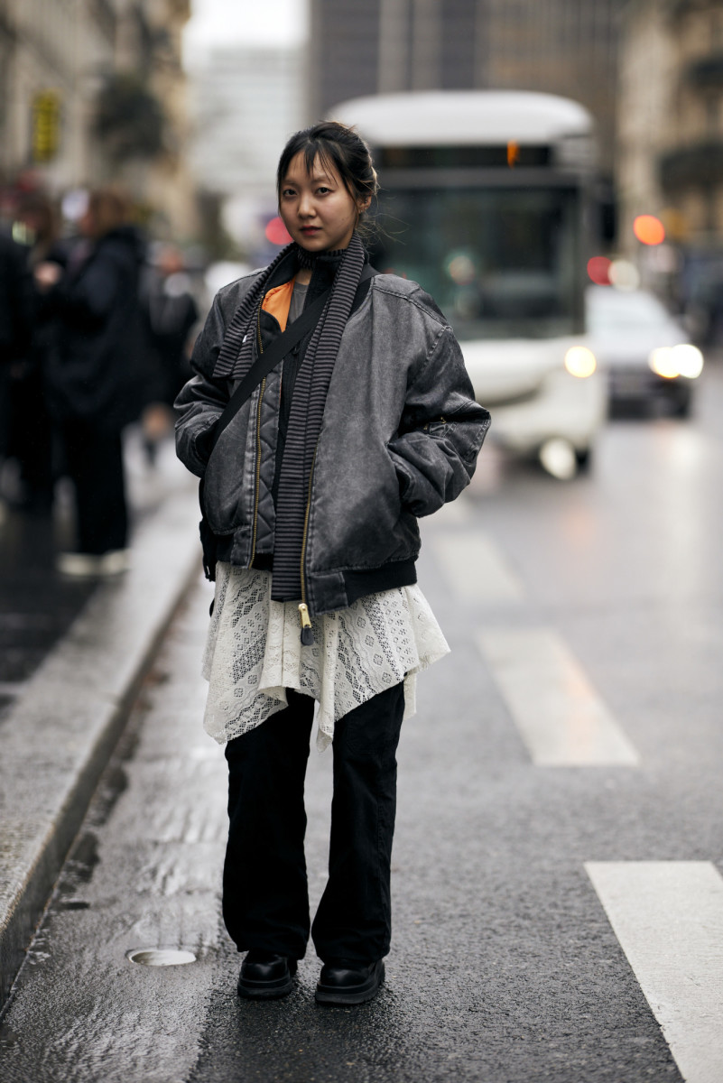 Trench Coats Were Everywhere on Day 1 of Paris Fashion Week Street ...