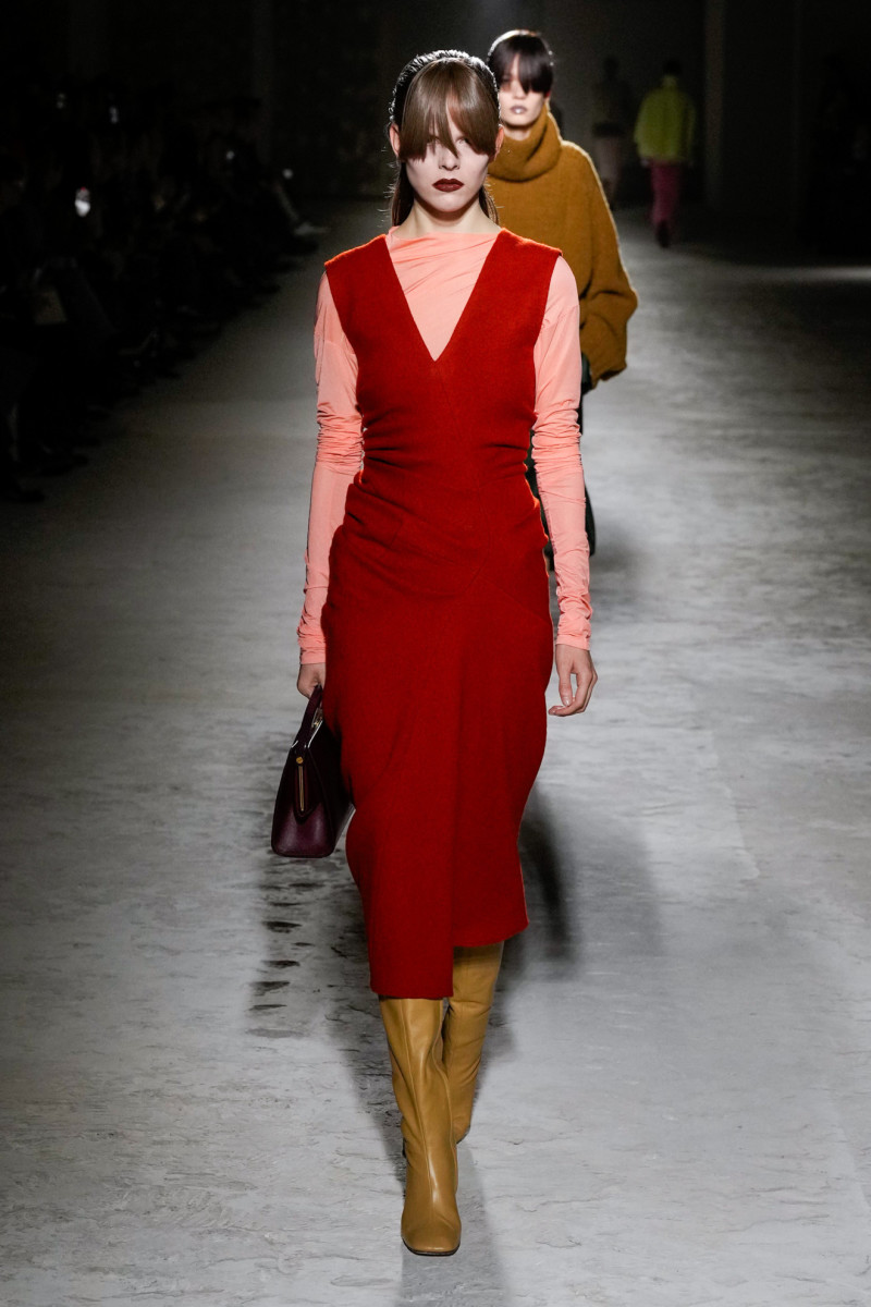 DRIES VAN NOTTEN COLOR REDHUFFING バイカラーTシャツ XL 20ID4443 TT07 Dries Van Noten salmon and red oversized shaggy faux fur scarf