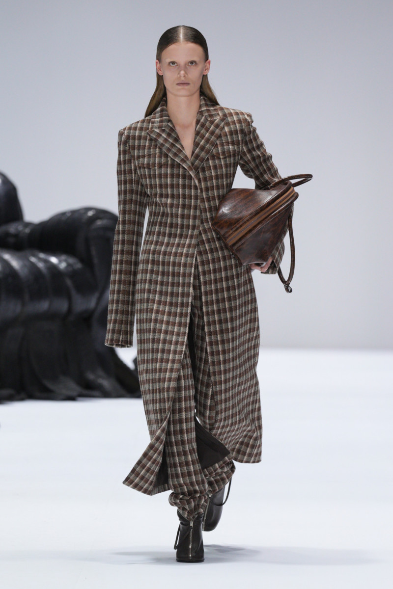 Acne Studios Plays With Sculptural Leather and Denim for Fall 2024 ...