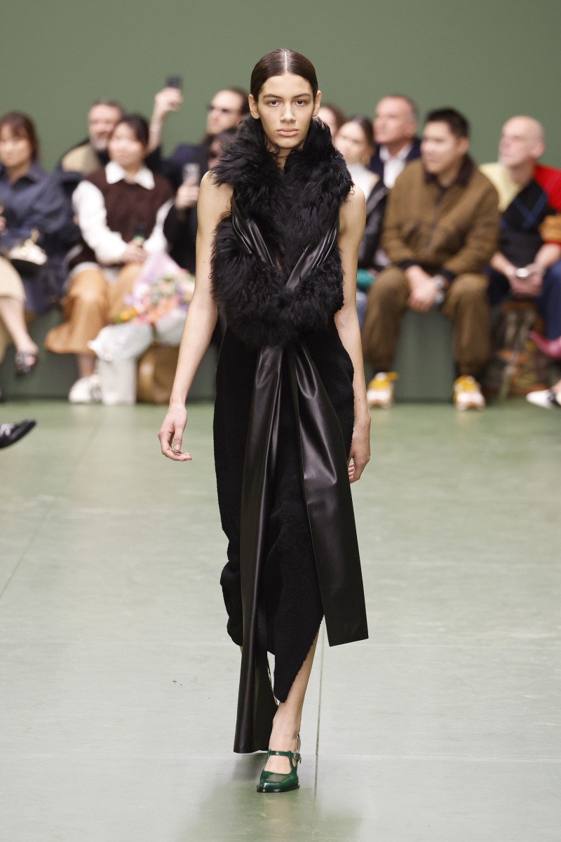 You Ll Want To Zoom In On Every Look From Loewe Fall 2024 Fashionista   Loewe Fall 2024 12 