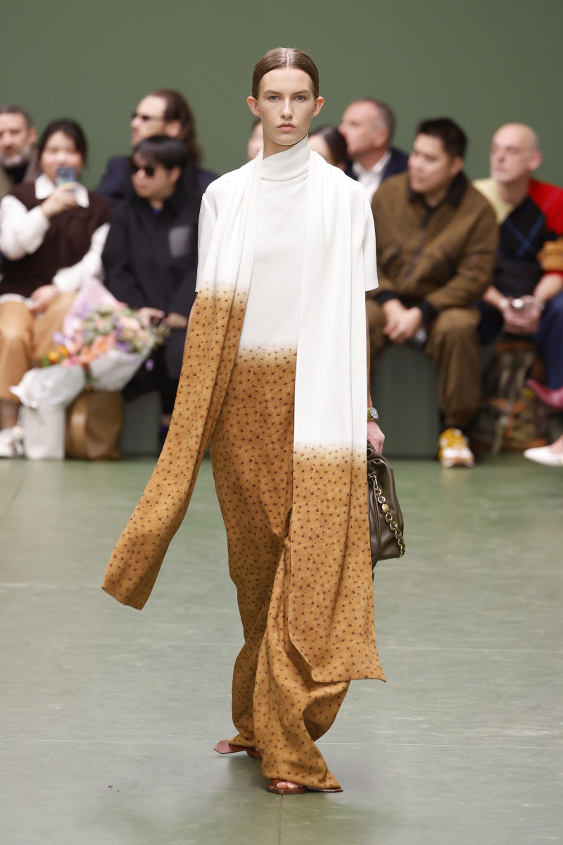 You Ll Want To Zoom In On Every Look From Loewe Fall 2024 Fashionista   Loewe Fall 2024 38 