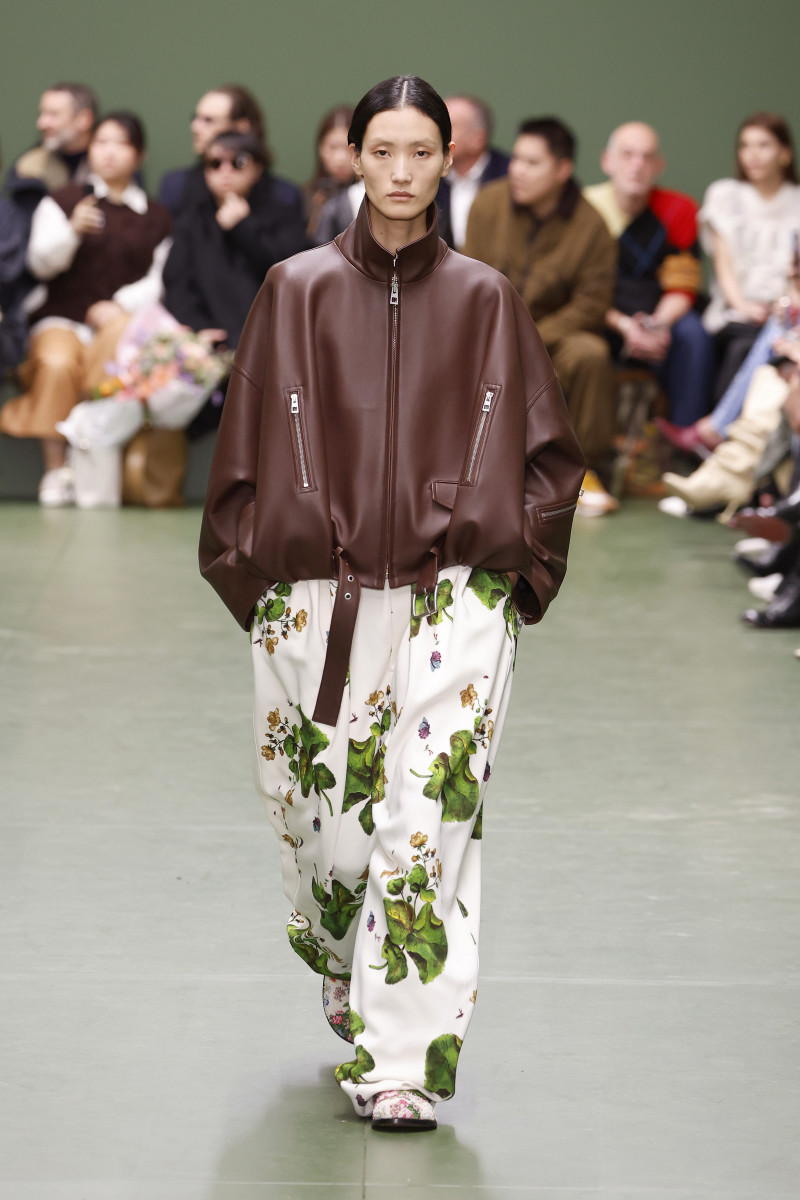 You Ll Want To Zoom In On Every Look From Loewe Fall 2024 Fashionista   Loewe Fall 2024 48 