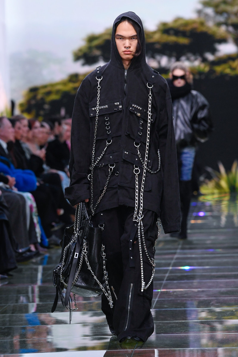 Balenciaga Winter 2024 Takes the Idea of 'Throwing Something On' Quite ...