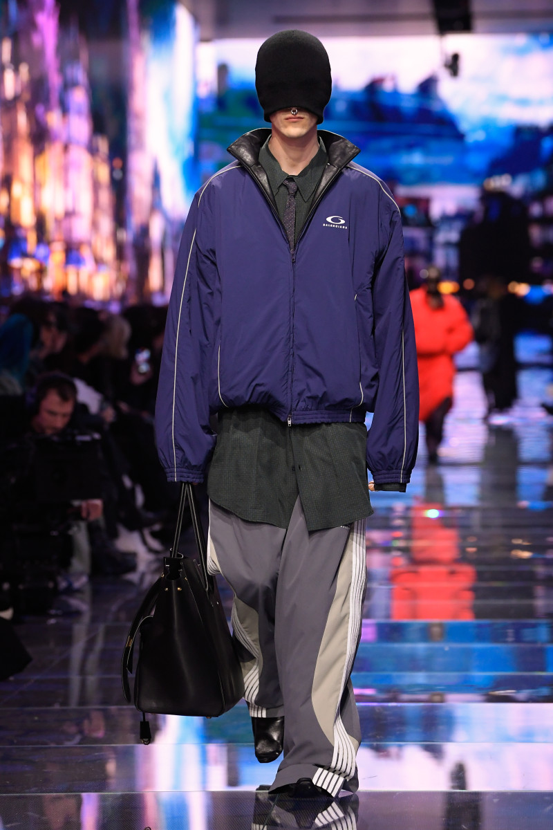 Balenciaga Winter 2024 Takes the Idea of 'Throwing Something On' Quite ...