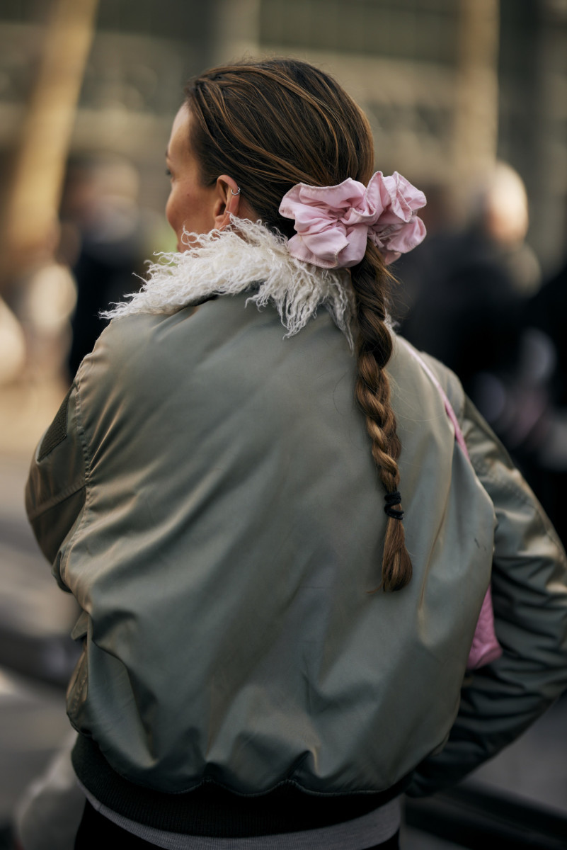 paris-fashion-week-fall-2024-beauty-street-style-13