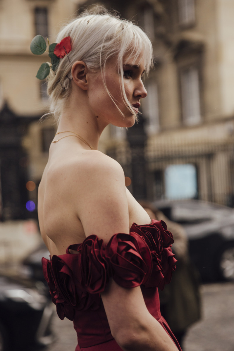 paris-fashion-week-fall-2024-beauty-street-style-30
