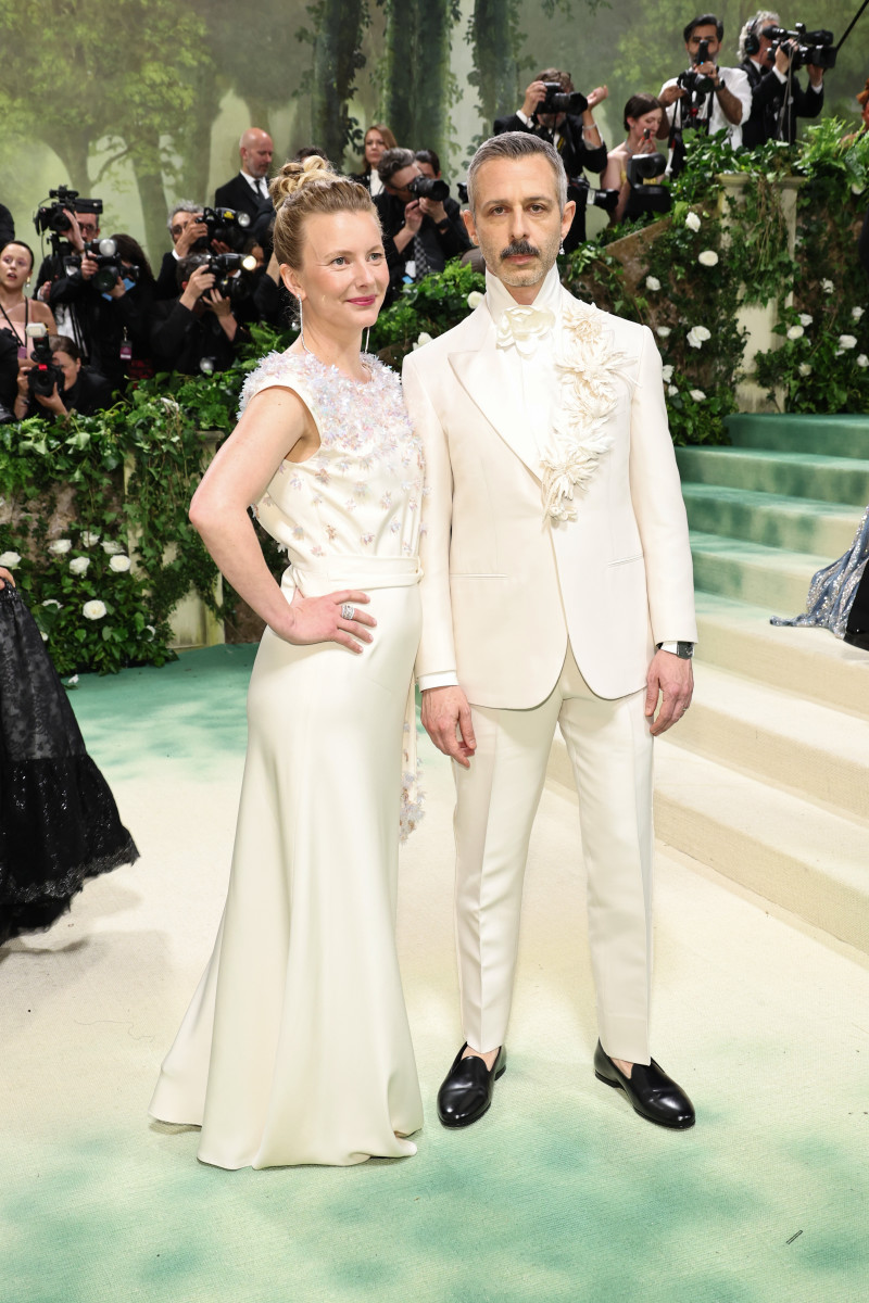 Emma Wall and Jeremy Strong-met-gala-2024-every-look-8