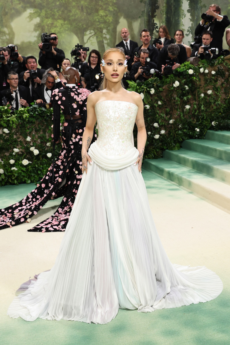 Ariana Grande-met-gala-2024-every-look-4