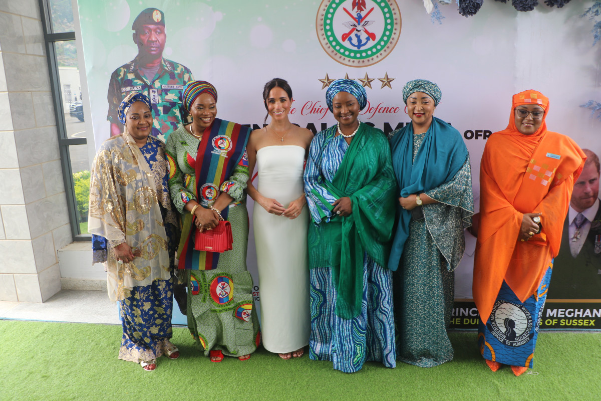 Everything Meghan Markle Wore On Her Tour Of Nigeria Fashionista