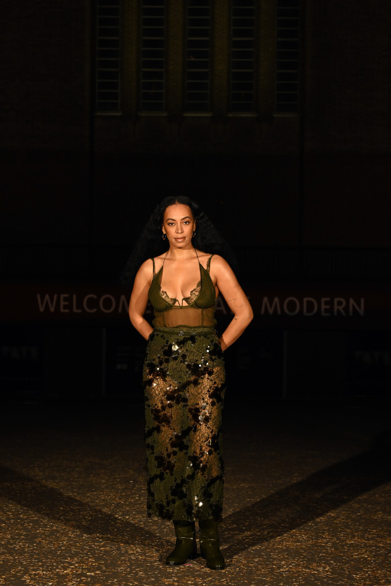 gucci-cruise-2025-celebrities-front-row-best-dressed solange photo call