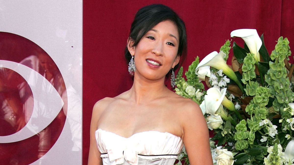 Great Outfits in Fashion History Sandra Oh in a BowAdorned Corset