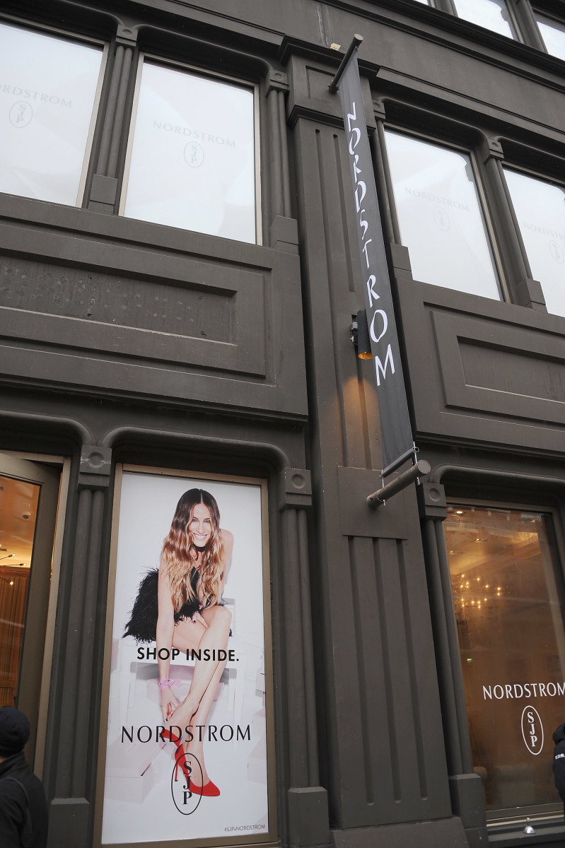 must-read-sarah-jessica-parker-shuts-down-shoe-line-victoria-beckham