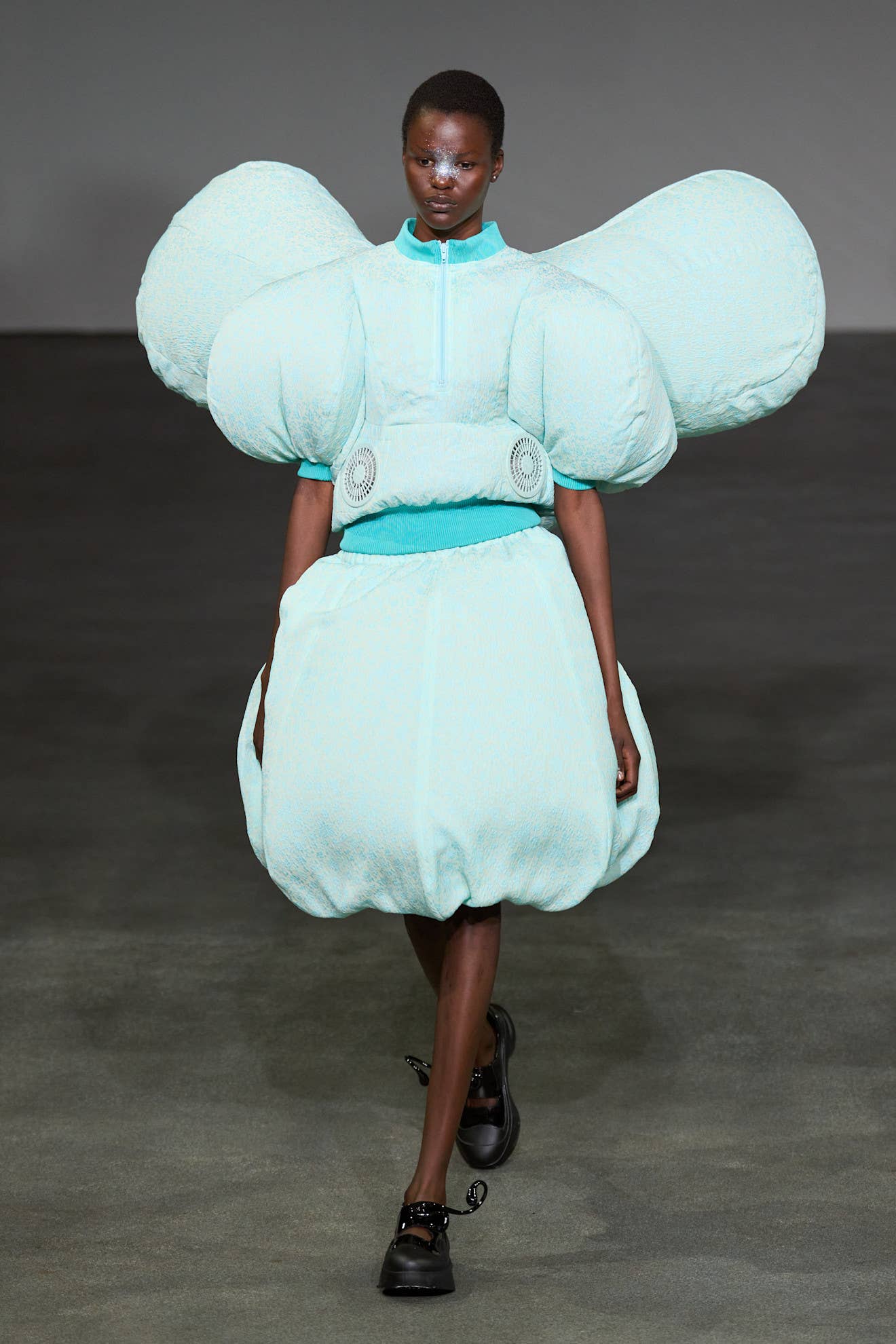 Anrealage's Spring 2025 Show Was Very 'Violet! You're Turning Violet ...