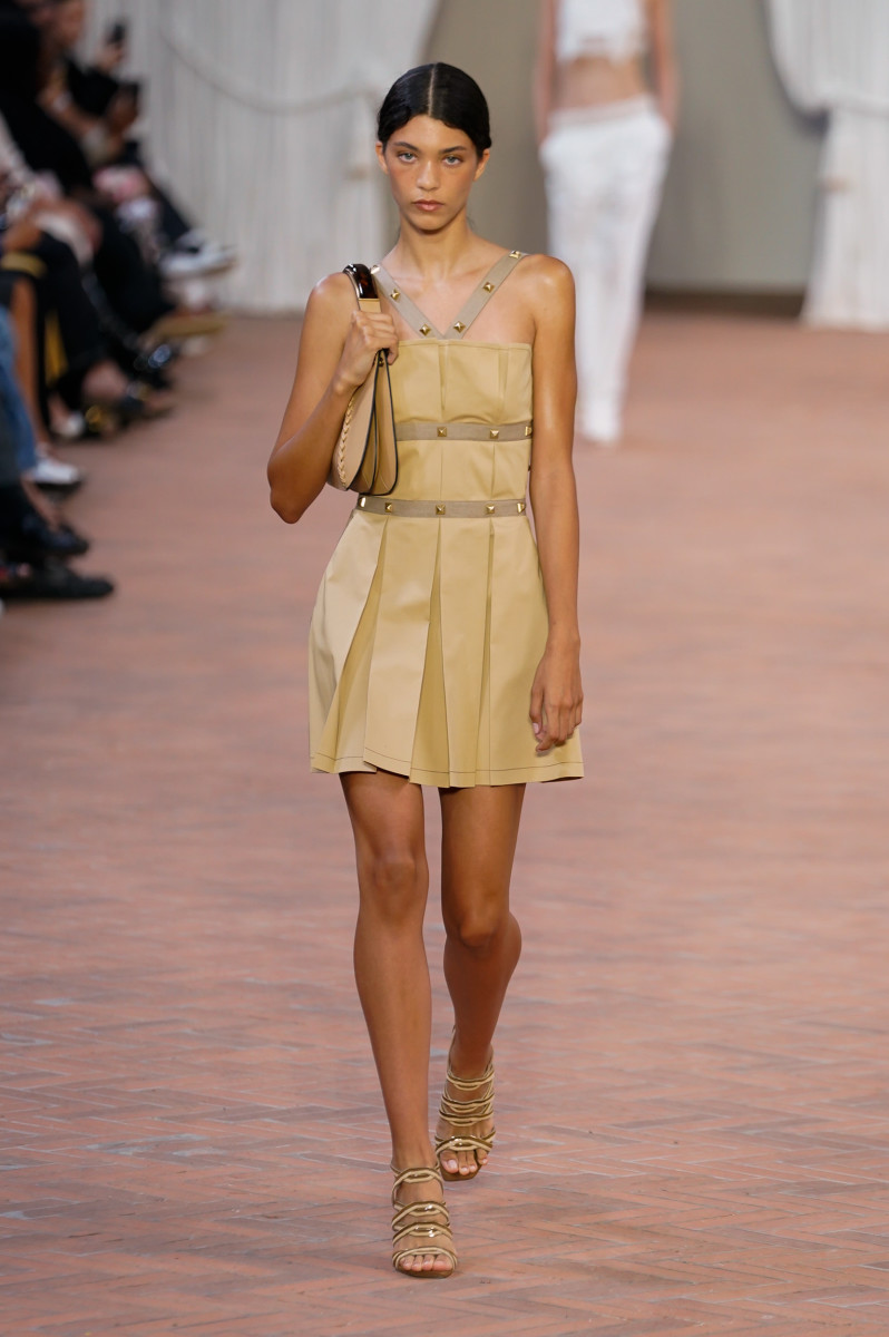 Alberta Ferretti Strips It Back To Basics For Spring 2024 Fashionista   Alberta Ferretti Spring 2024 26 