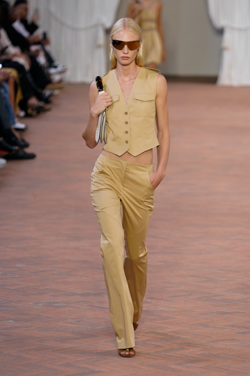 Alberta Ferretti Strips It Back To Basics For Spring 2024 Fashionista   Alberta Ferretti Spring 2024 25 