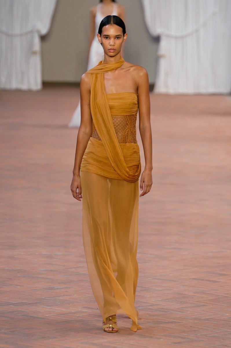 Alberta Ferretti Strips It Back To Basics For Spring 2024 Fashionista   Alberta Ferretti Spring 2024 30 