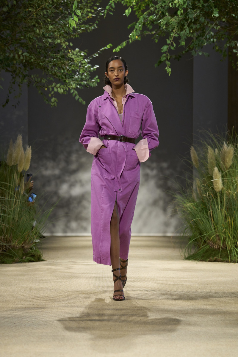 For Max Mara Spring 2024, Manual Labor Is Only a Point of Inspiration -  Fashionista