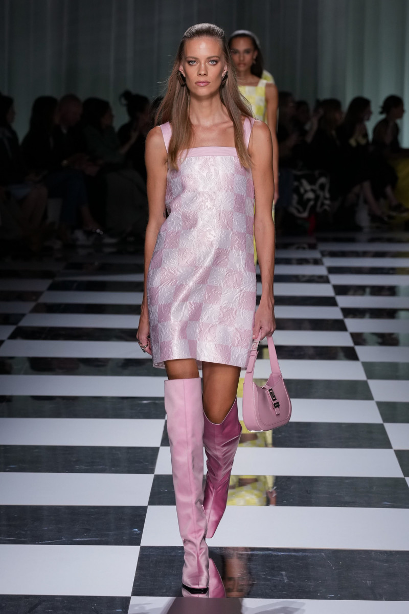 Versace spring 2024 ready to wear look 040