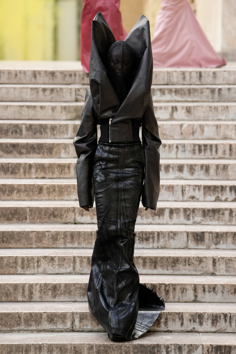Rick Owens Presents a Dystopian Fantasy for Spring 2024 - Fashionista