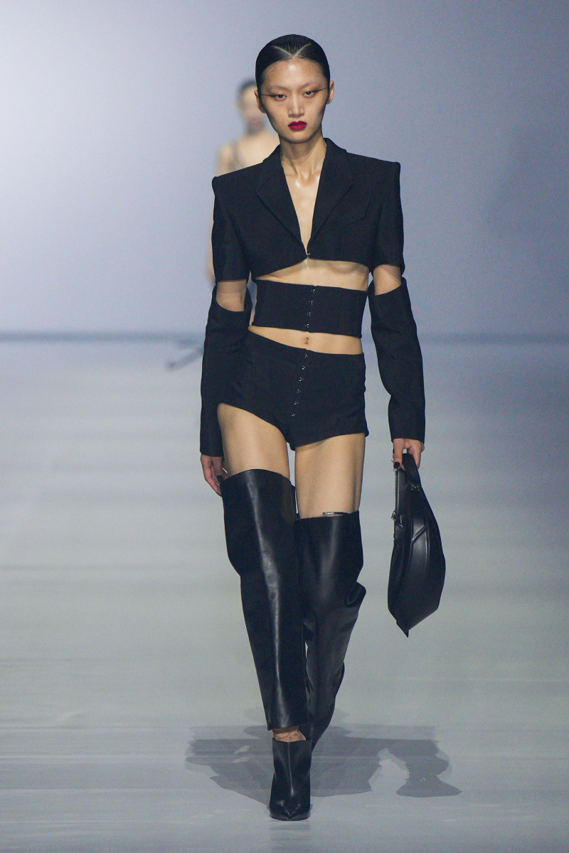 Paris Hilton, Angela Bassett Walk in Mugler Show During Paris Fashion Week