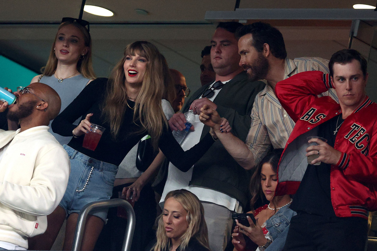 Taylor Swift Paired Bejeweled Denim With All Black For That Sunday 