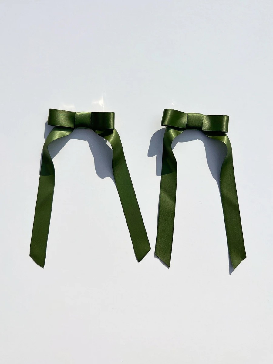 https://fashionista.com/.image/t_share/MjAyNjk2NTQ5OTMzNzg2MTgw/lisa-says-gah-mini-ribbon-clip-two-pack.jpg