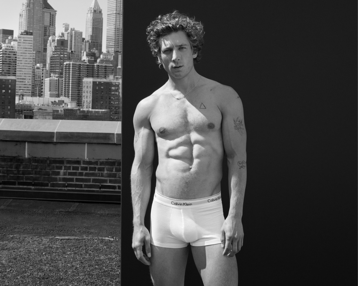 Congrats to Jeremy Allen White — And Our Eyeballs — On His First Calvin  Klein Campaign - Fashionista