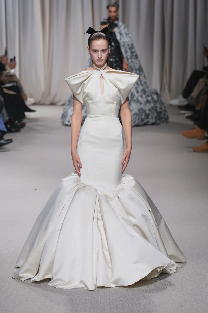 Giambattista Valli Opts for Bare Shoulders and Big Skirts for Spring ...